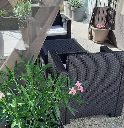 Family Zrnka S Parkingom, Romobilima I Biciklima