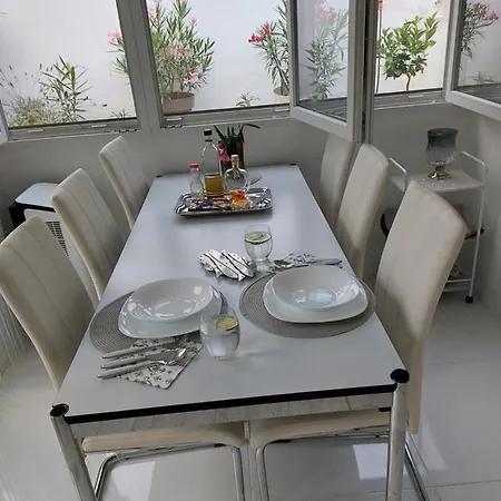 Family Zrnka S Parkingom, Romobilima I Biciklima * רוביני